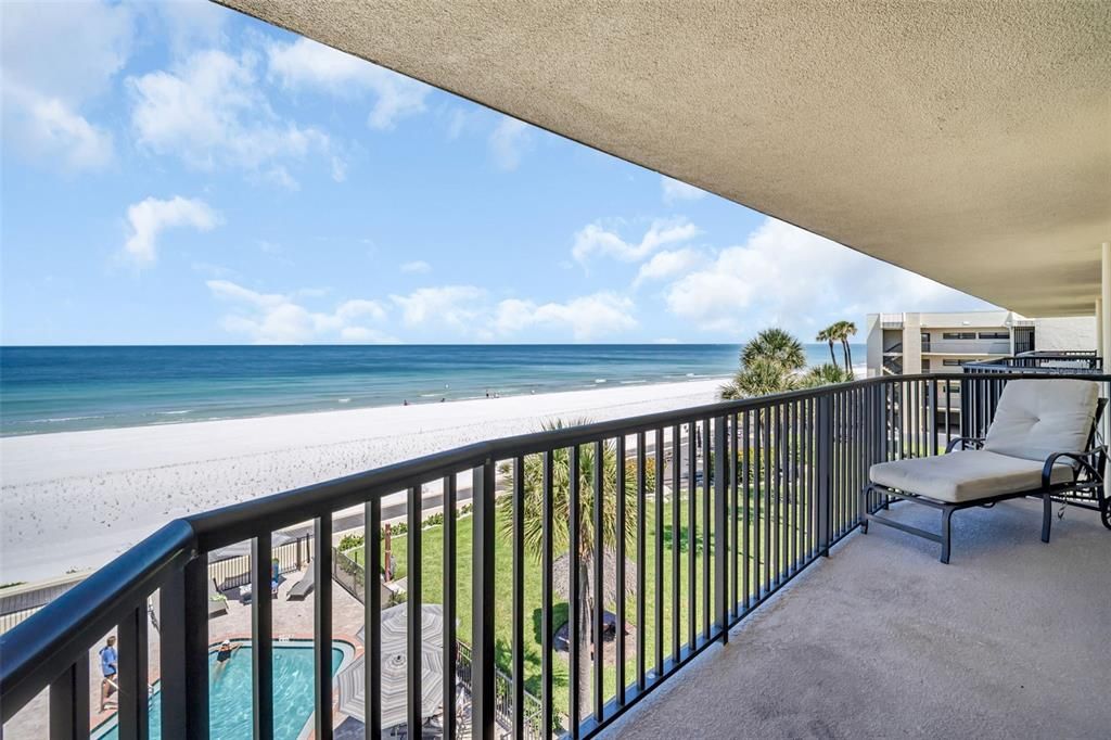 For Sale: $825,000 (2 beds, 2 baths, 1050 Square Feet)