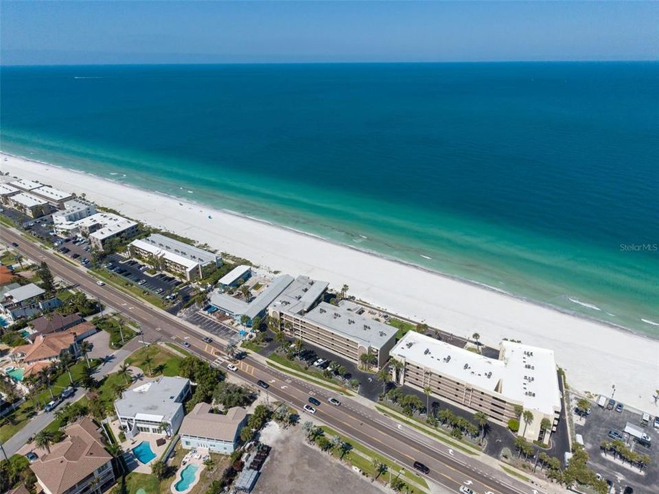For Sale: $825,000 (2 beds, 2 baths, 1050 Square Feet)