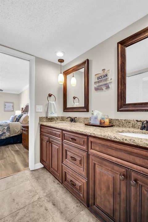 For Sale: $825,000 (2 beds, 2 baths, 1050 Square Feet)