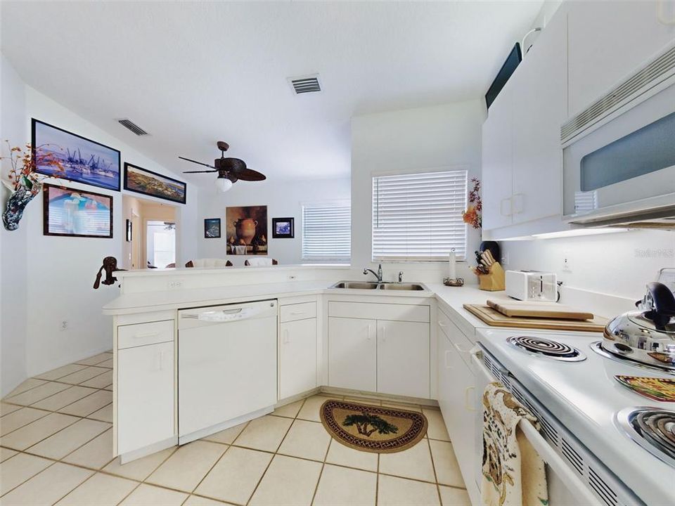Activo con contrato: $450,000 (3 camas, 2 baños, 1704 Pies cuadrados)