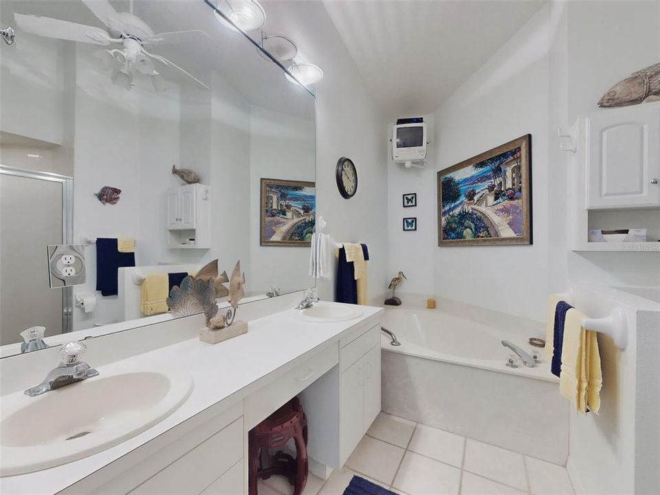 Activo con contrato: $450,000 (3 camas, 2 baños, 1704 Pies cuadrados)