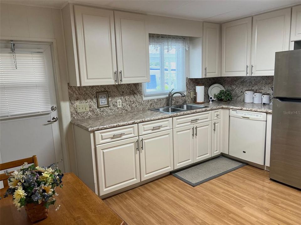 Active With Contract: $159,000 (2 beds, 2 baths, 1124 Square Feet)