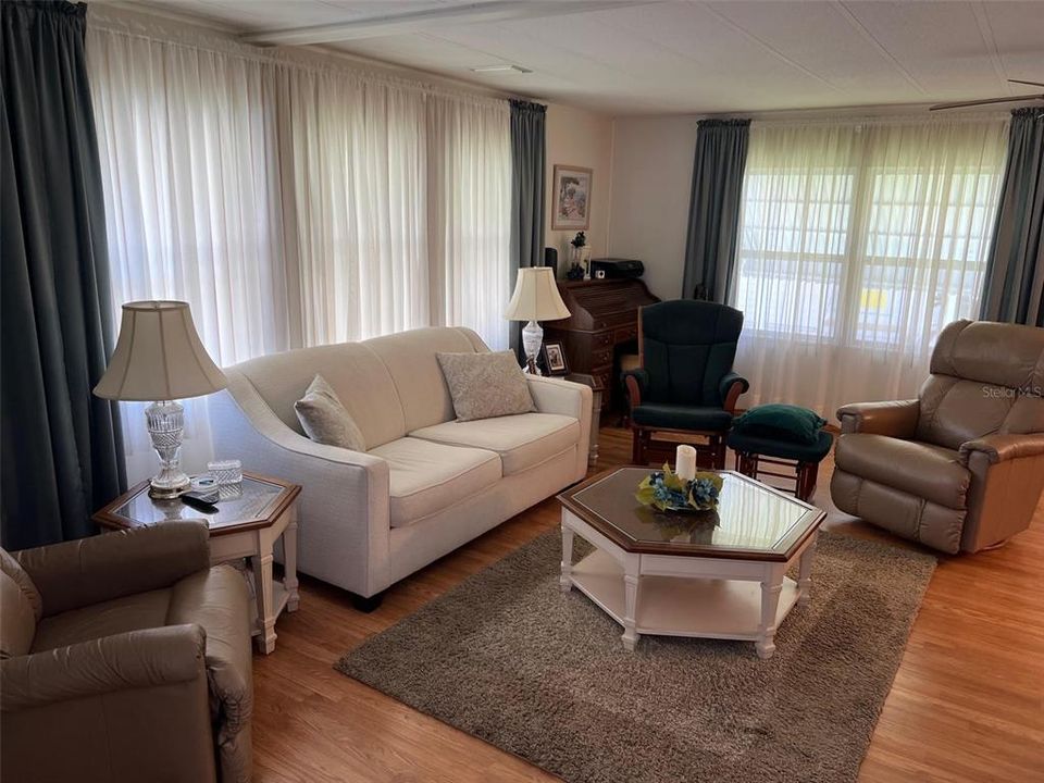 Active With Contract: $159,000 (2 beds, 2 baths, 1124 Square Feet)