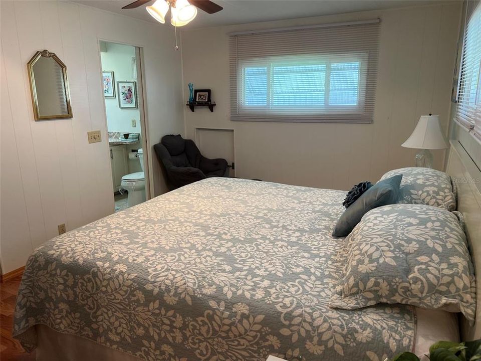 Active With Contract: $159,000 (2 beds, 2 baths, 1124 Square Feet)