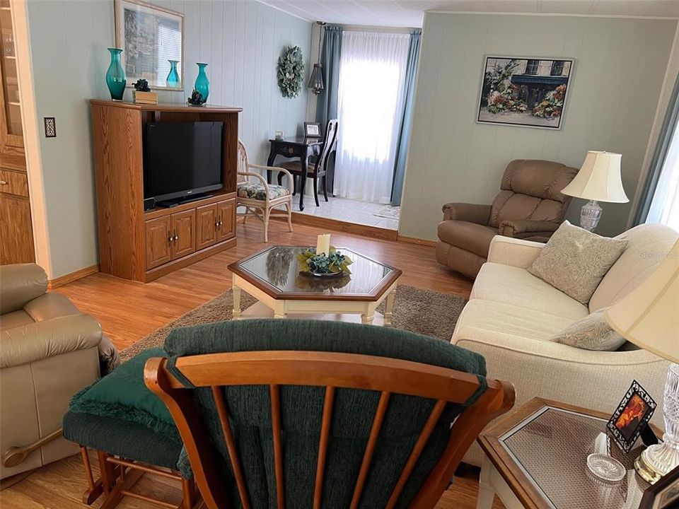 Active With Contract: $159,000 (2 beds, 2 baths, 1124 Square Feet)