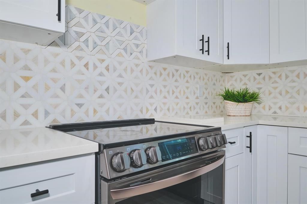 For Sale: $445,000 (2 beds, 2 baths, 1070 Square Feet)