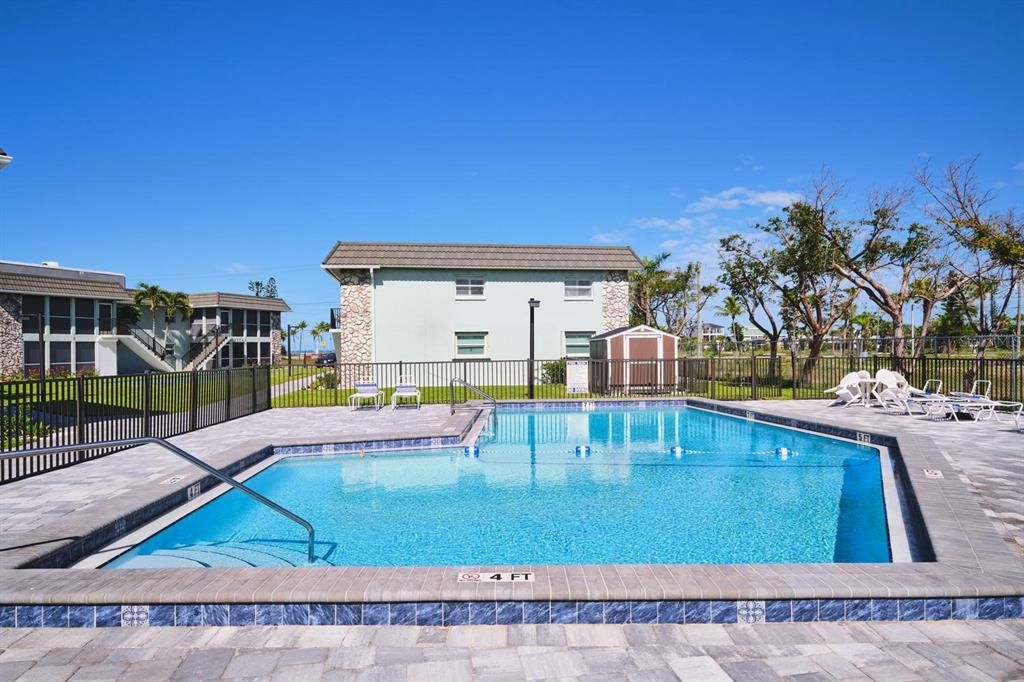 For Sale: $445,000 (2 beds, 2 baths, 1070 Square Feet)