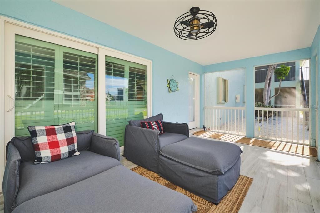 For Sale: $445,000 (2 beds, 2 baths, 1070 Square Feet)