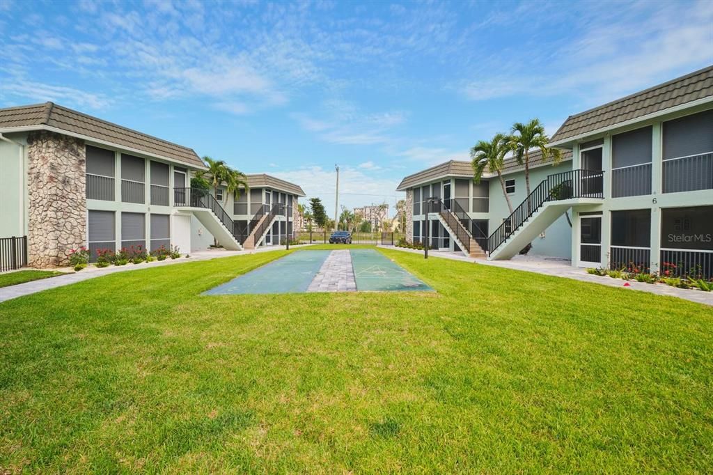 For Sale: $445,000 (2 beds, 2 baths, 1070 Square Feet)