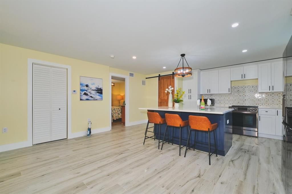 For Sale: $445,000 (2 beds, 2 baths, 1070 Square Feet)