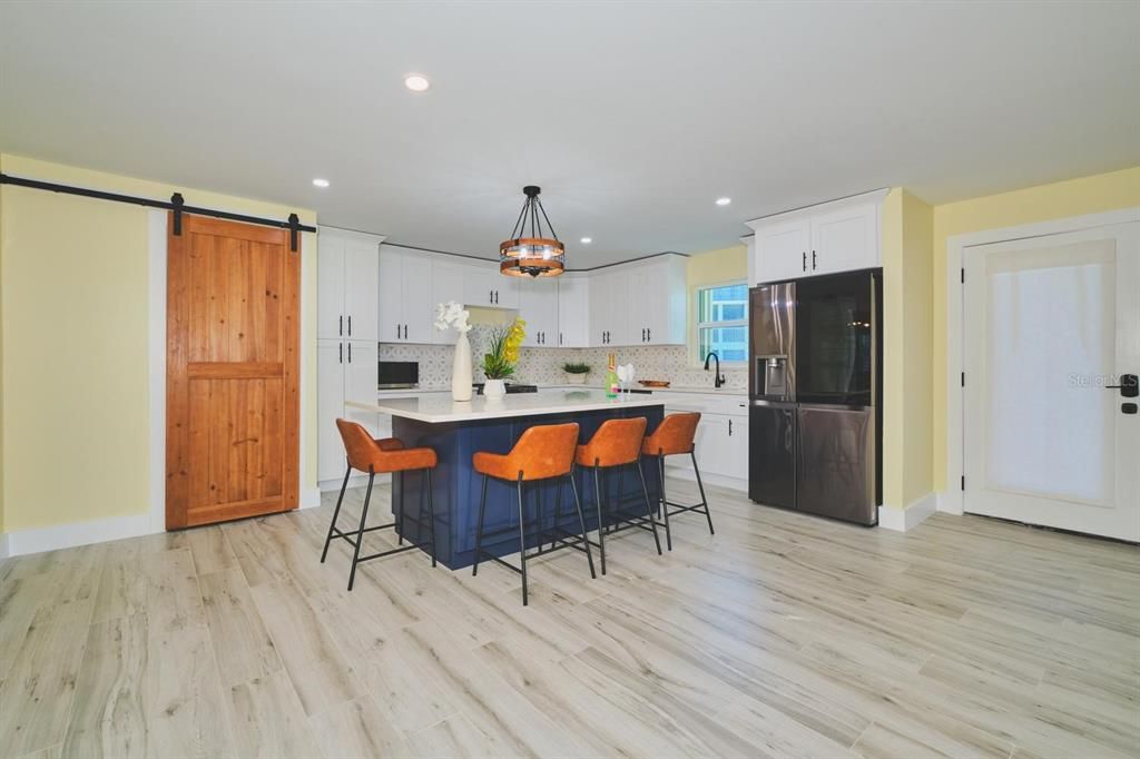 For Sale: $445,000 (2 beds, 2 baths, 1070 Square Feet)