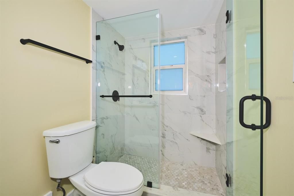 For Sale: $445,000 (2 beds, 2 baths, 1070 Square Feet)