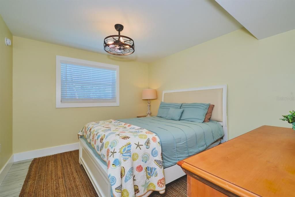 For Sale: $445,000 (2 beds, 2 baths, 1070 Square Feet)