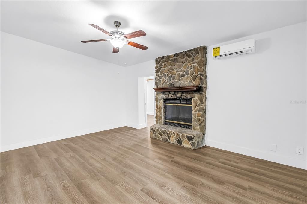 For Sale: $650,000 (5 beds, 4 baths, 2558 Square Feet)