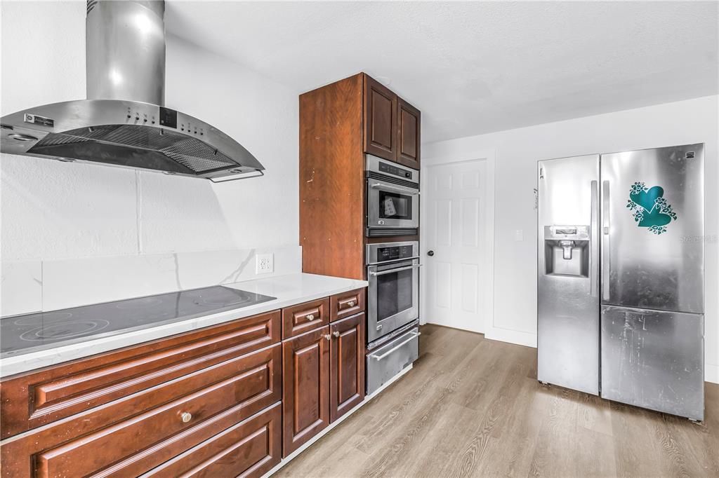For Sale: $650,000 (5 beds, 4 baths, 2558 Square Feet)