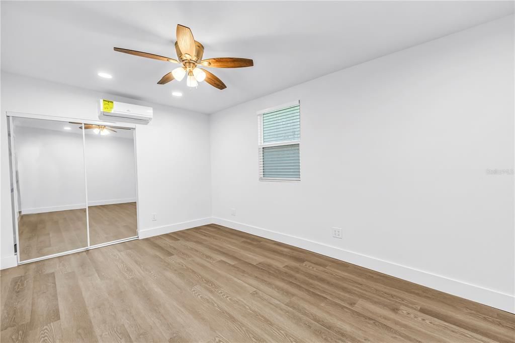 For Sale: $650,000 (5 beds, 4 baths, 2558 Square Feet)