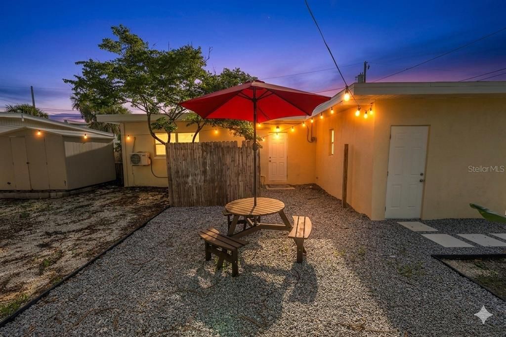 For Sale: $650,000 (5 beds, 4 baths, 2558 Square Feet)