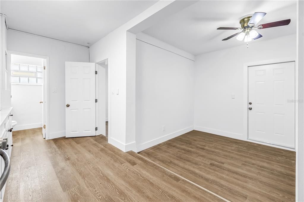 For Sale: $650,000 (5 beds, 4 baths, 2558 Square Feet)