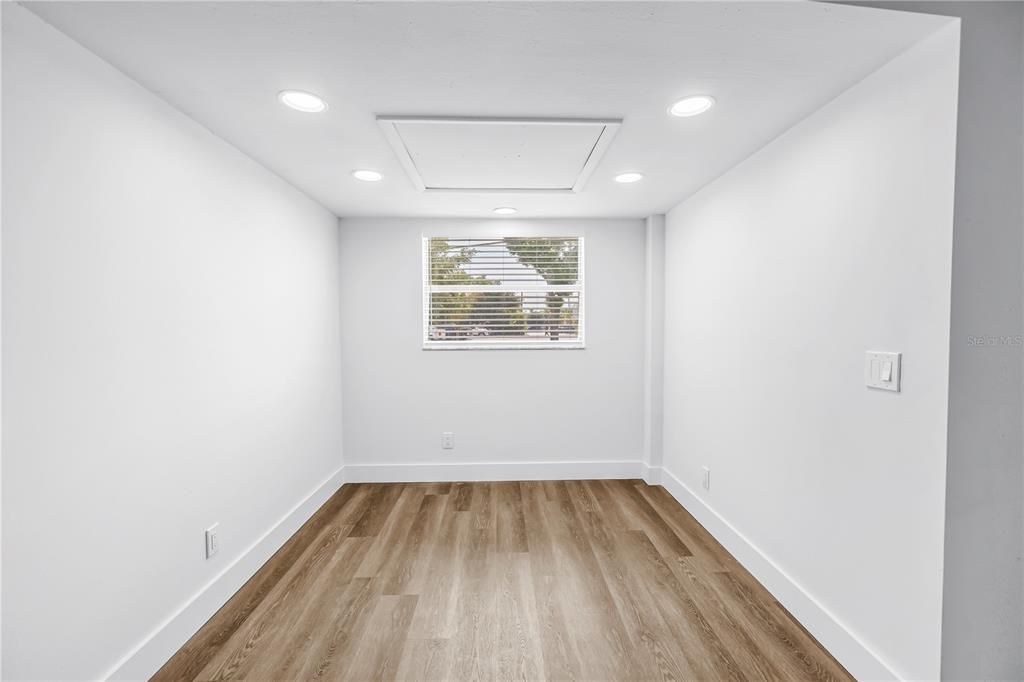 For Sale: $650,000 (5 beds, 4 baths, 2558 Square Feet)