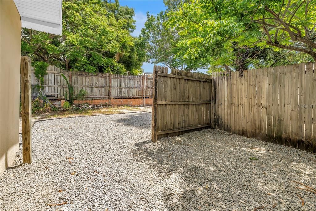 For Sale: $650,000 (5 beds, 4 baths, 2558 Square Feet)