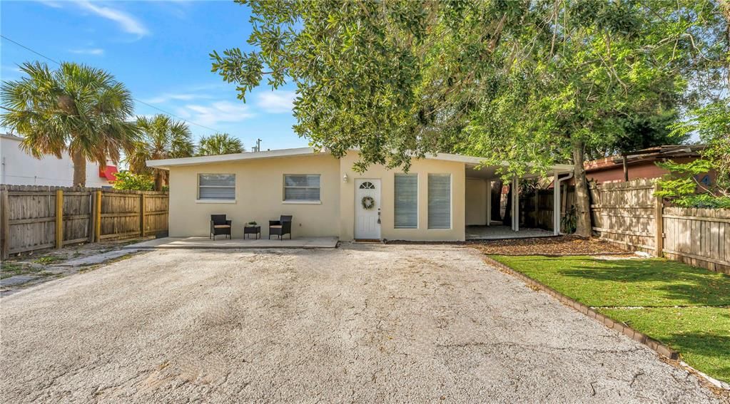 For Sale: $650,000 (5 beds, 4 baths, 2558 Square Feet)