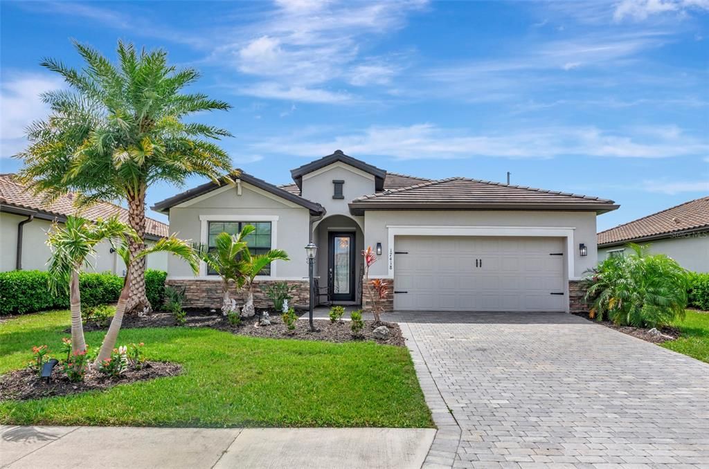 Vendido Recientemente: $629,000 (3 camas, 3 baños, 2198 Pies cuadrados)