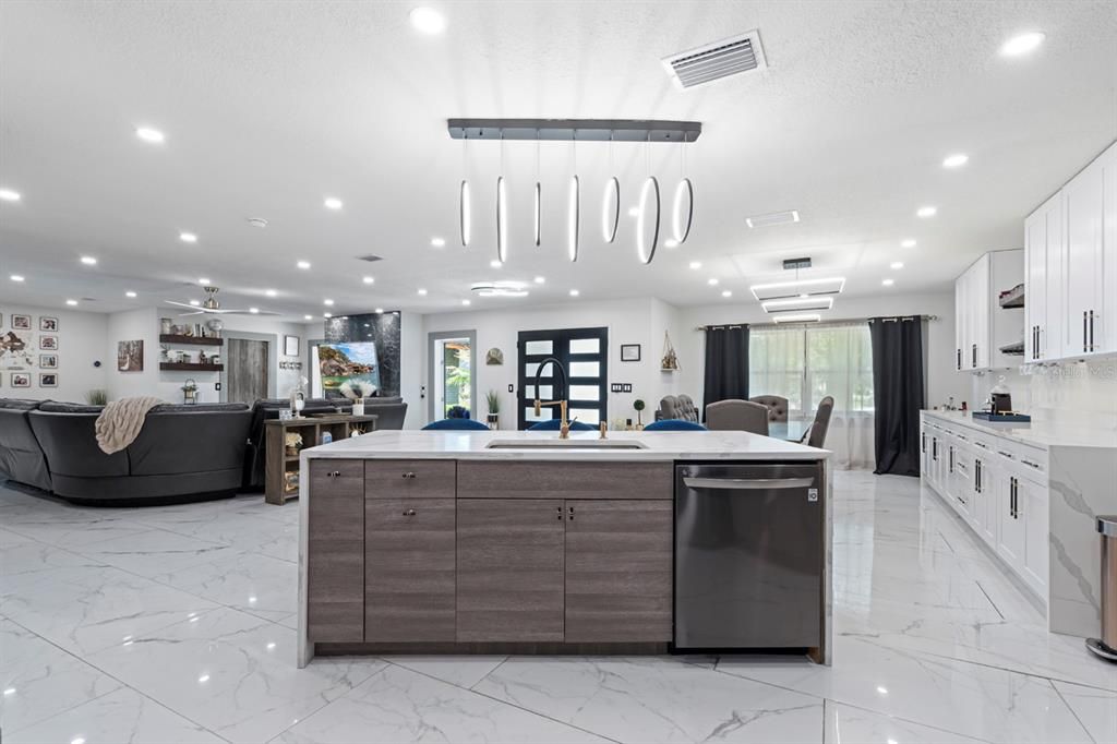 En Venta: $999,999 (3 camas, 3 baños, 3049 Pies cuadrados)