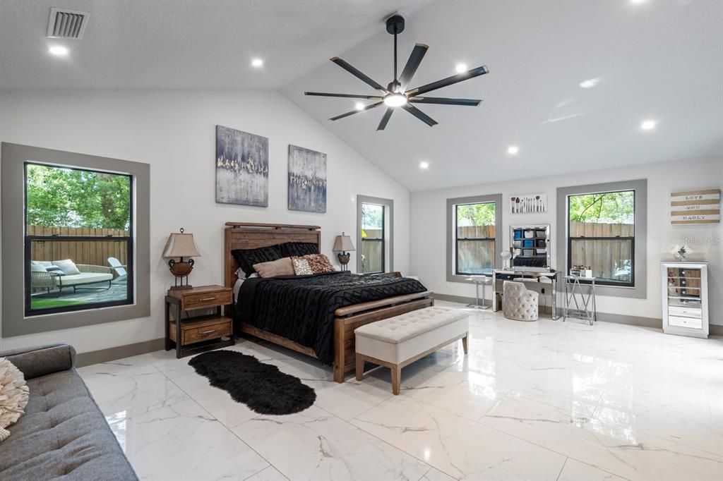 En Venta: $999,999 (3 camas, 3 baños, 3049 Pies cuadrados)
