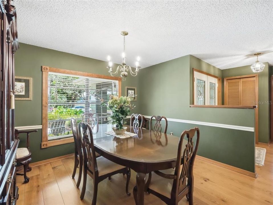 Activo con contrato: $725,000 (5 camas, 3 baños, 2887 Pies cuadrados)