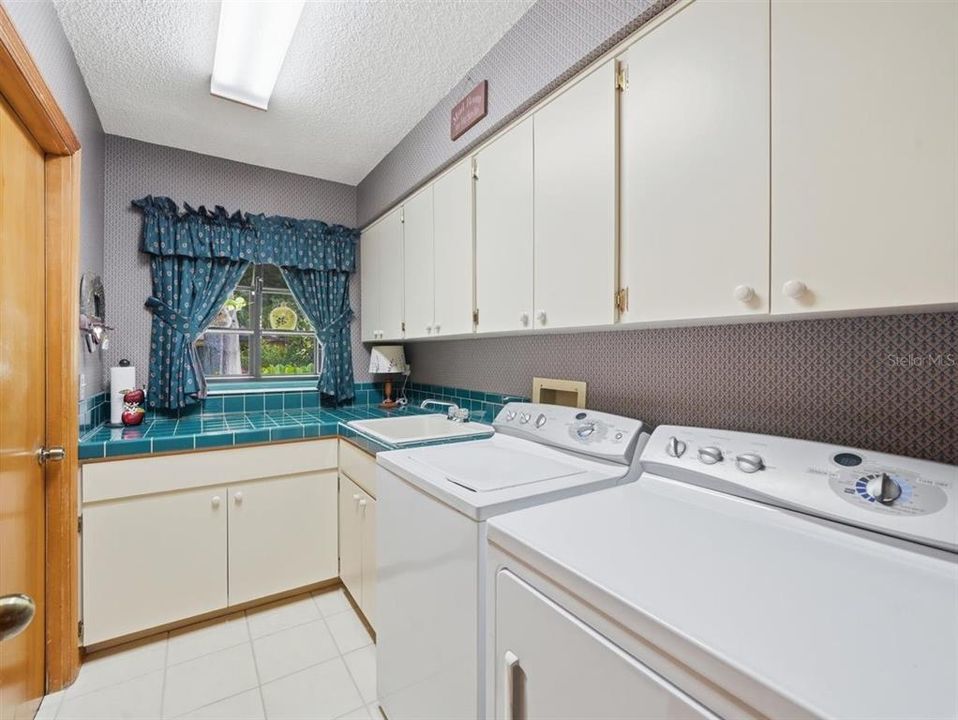 Activo con contrato: $725,000 (5 camas, 3 baños, 2887 Pies cuadrados)