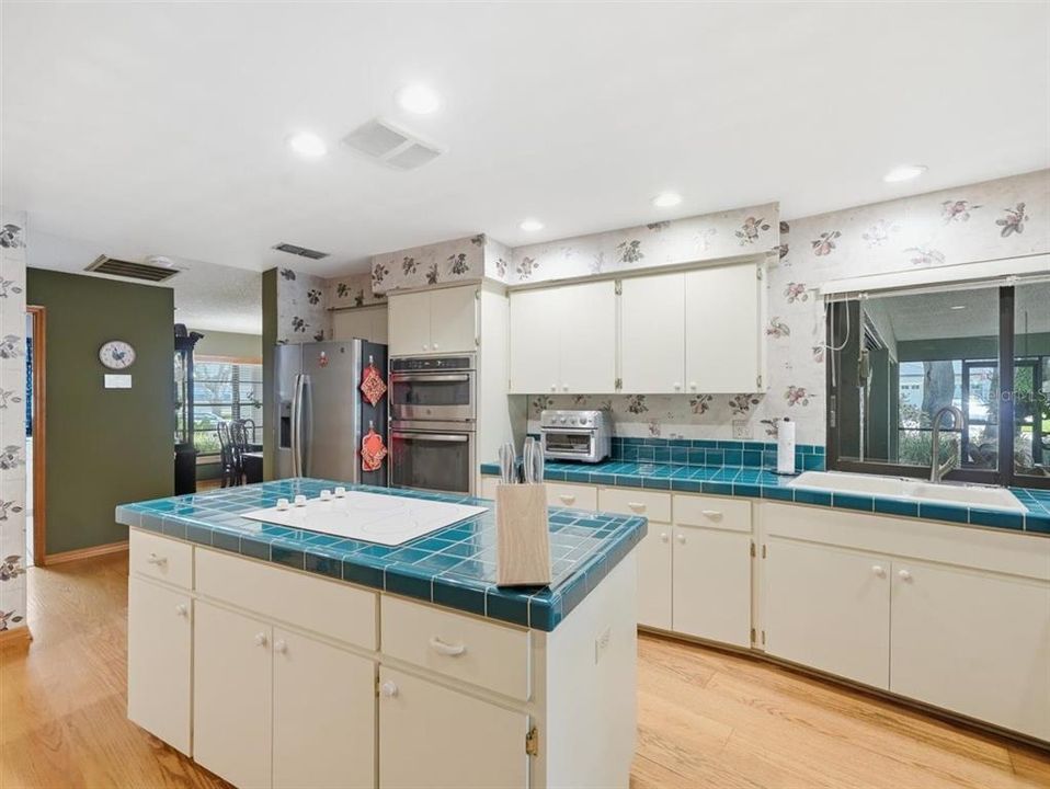 Activo con contrato: $725,000 (5 camas, 3 baños, 2887 Pies cuadrados)
