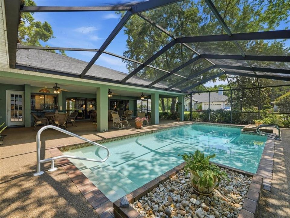 Activo con contrato: $725,000 (5 camas, 3 baños, 2887 Pies cuadrados)