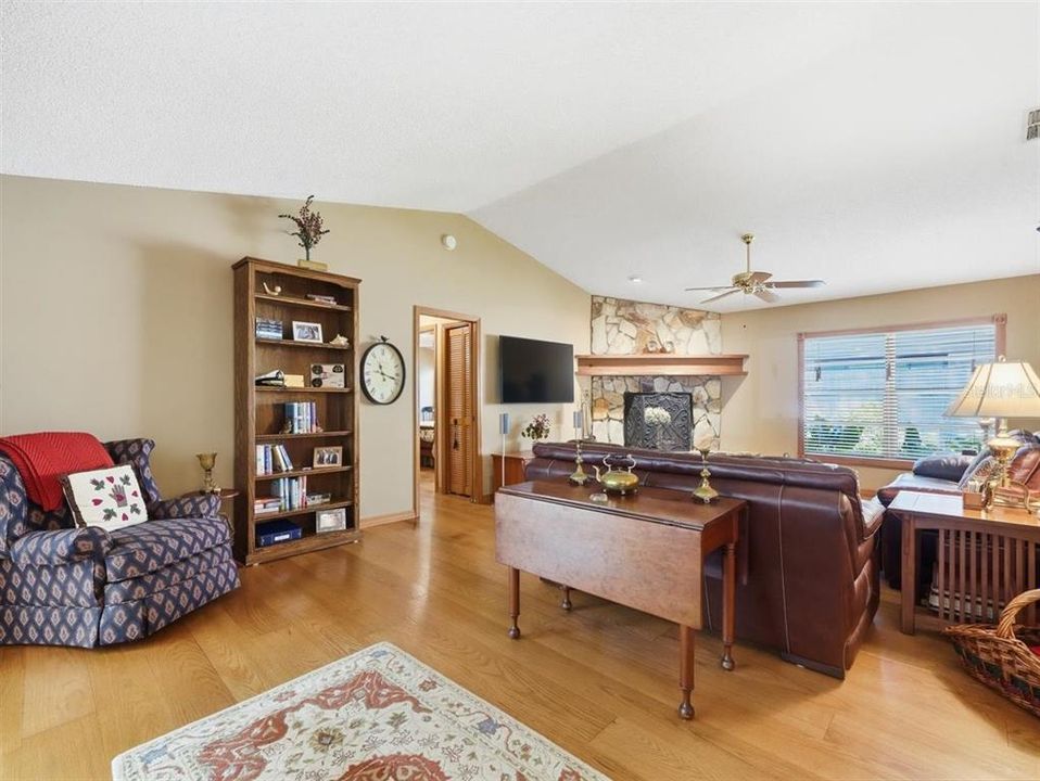 Activo con contrato: $725,000 (5 camas, 3 baños, 2887 Pies cuadrados)