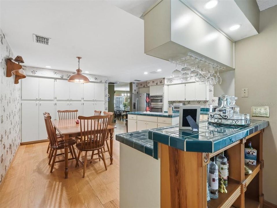 Activo con contrato: $725,000 (5 camas, 3 baños, 2887 Pies cuadrados)
