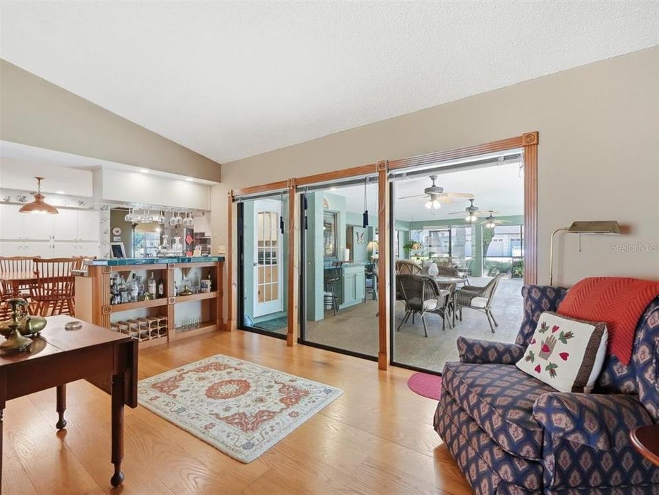 Activo con contrato: $725,000 (5 camas, 3 baños, 2887 Pies cuadrados)