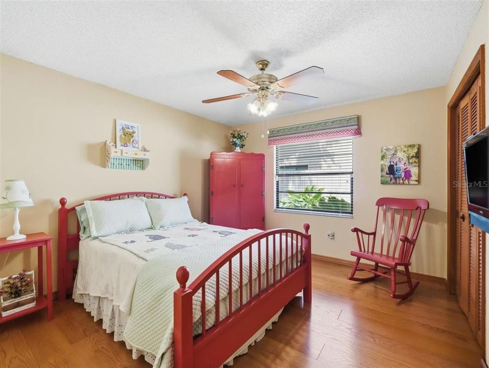 Activo con contrato: $725,000 (5 camas, 3 baños, 2887 Pies cuadrados)