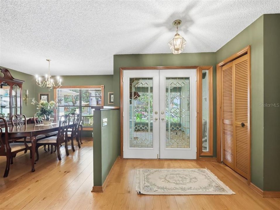 Activo con contrato: $725,000 (5 camas, 3 baños, 2887 Pies cuadrados)