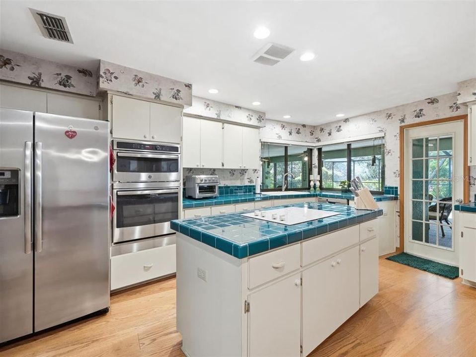 Activo con contrato: $725,000 (5 camas, 3 baños, 2887 Pies cuadrados)