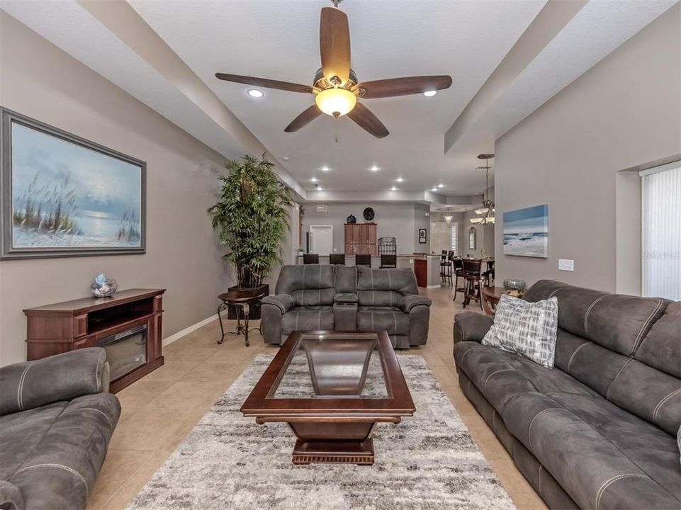 En Venta: $759,000 (3 camas, 3 baños, 2224 Pies cuadrados)