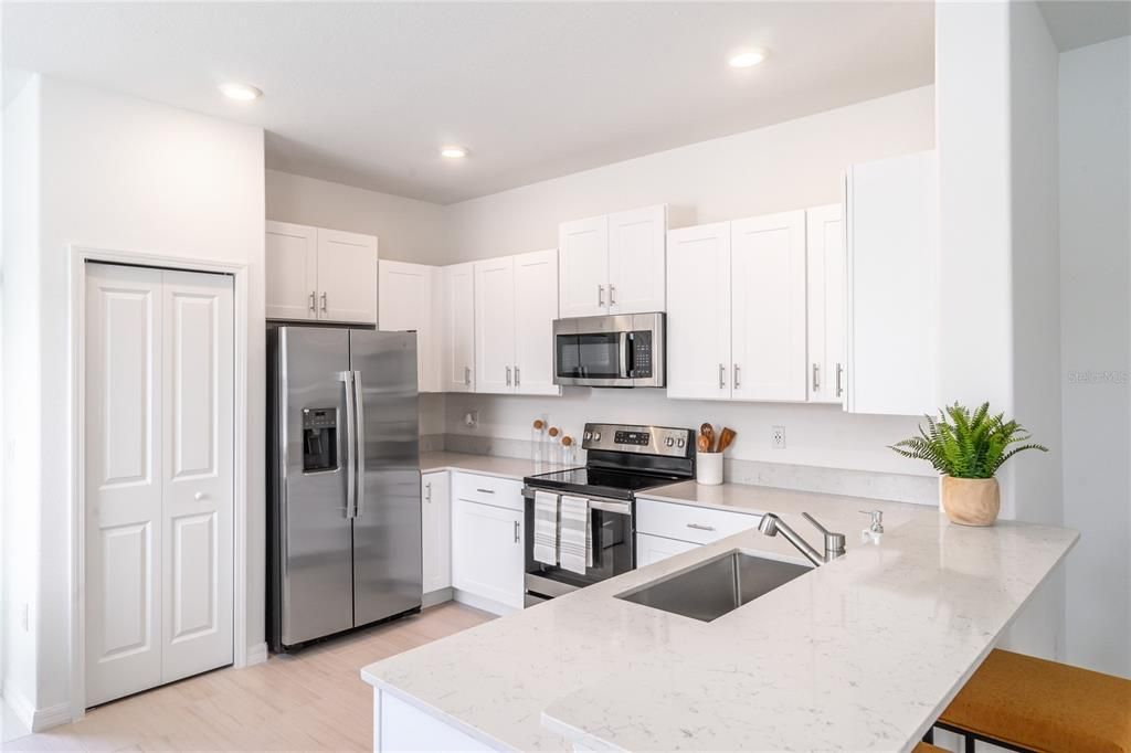 For Rent: $1,956 (2 beds, 2 baths, 1578 Square Feet)