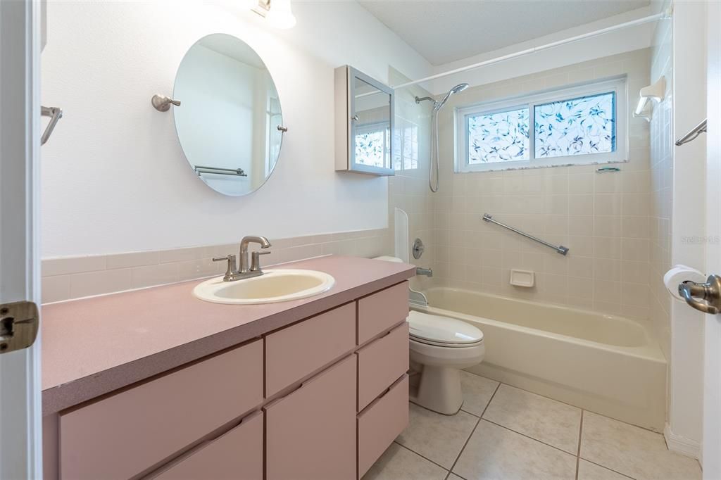 Active With Contract: $289,900 (3 beds, 2 baths, 1885 Square Feet)