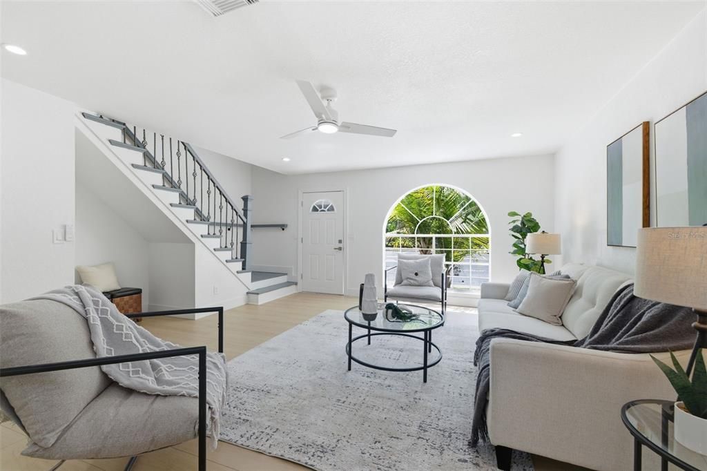 Active With Contract: $279,900 (2 beds, 2 baths, 1124 Square Feet)