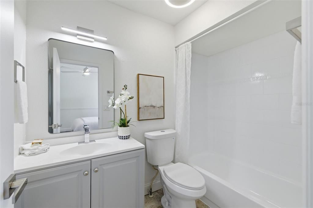 Active With Contract: $279,900 (2 beds, 2 baths, 1124 Square Feet)
