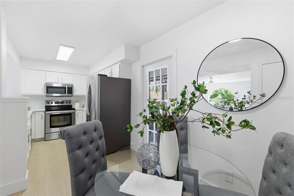 Active With Contract: $279,900 (2 beds, 2 baths, 1124 Square Feet)