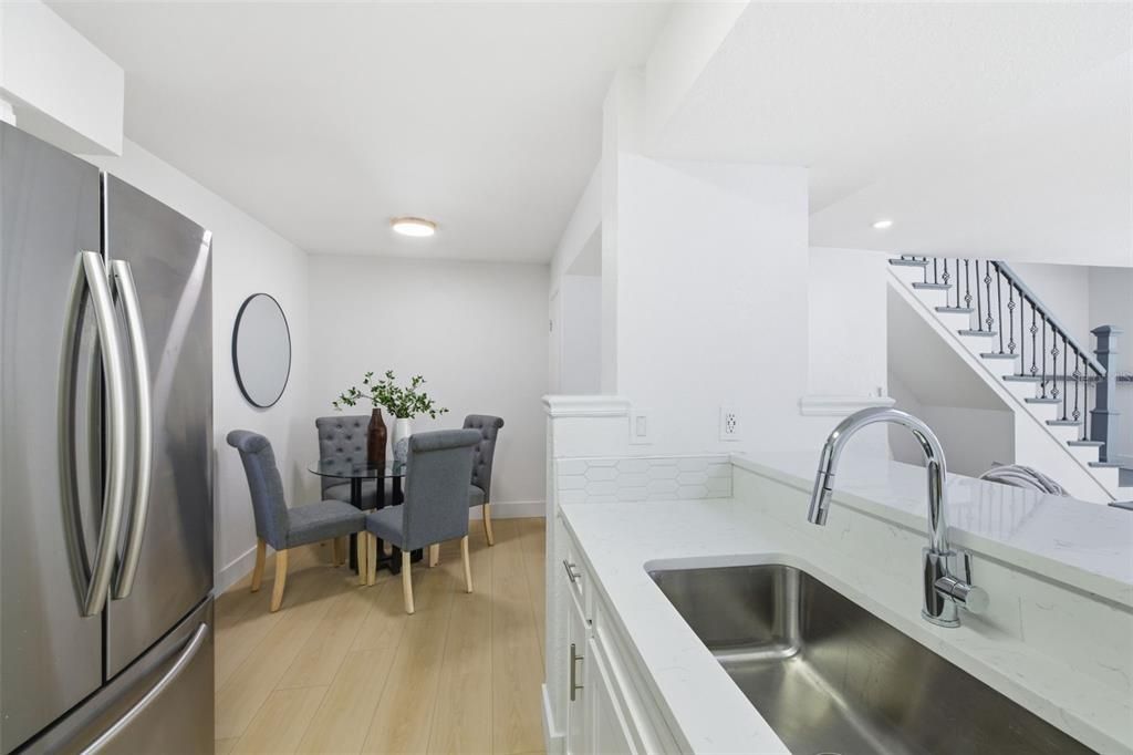Active With Contract: $279,900 (2 beds, 2 baths, 1124 Square Feet)