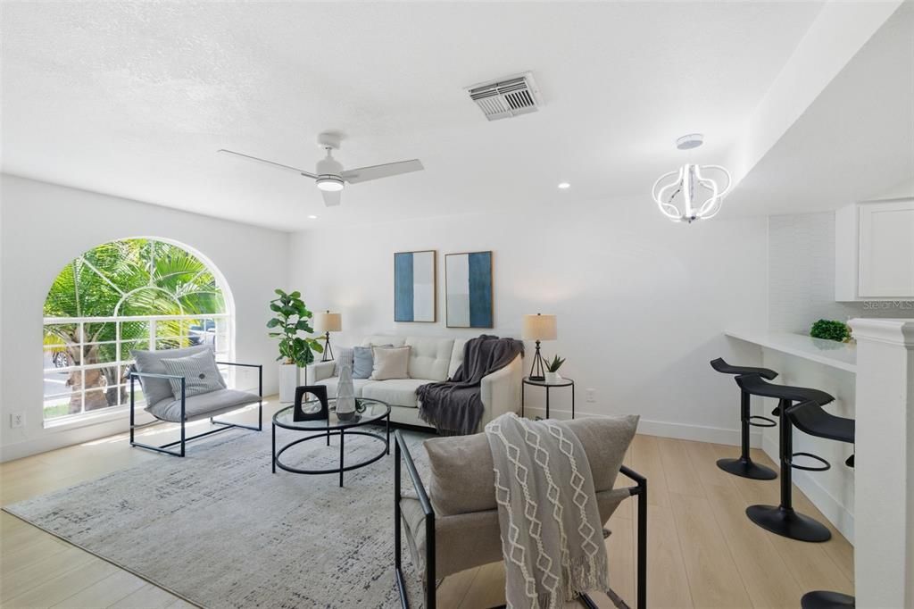 Active With Contract: $279,900 (2 beds, 2 baths, 1124 Square Feet)