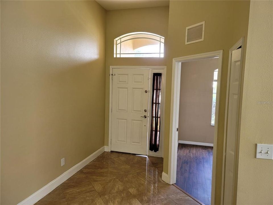 For Rent: $2,650 (4 beds, 2 baths, 1922 Square Feet)