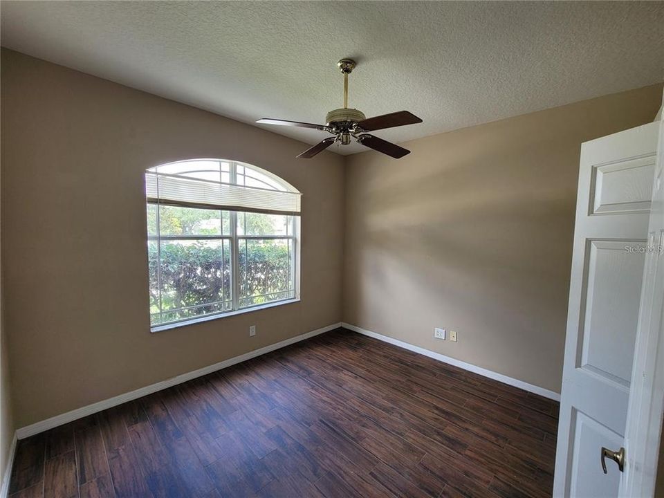 For Rent: $2,650 (4 beds, 2 baths, 1922 Square Feet)