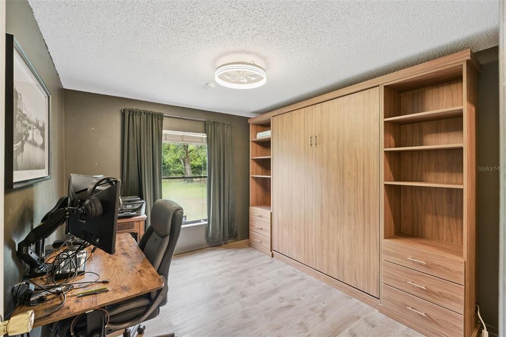Activo con contrato: $410,000 (3 camas, 2 baños, 1718 Pies cuadrados)