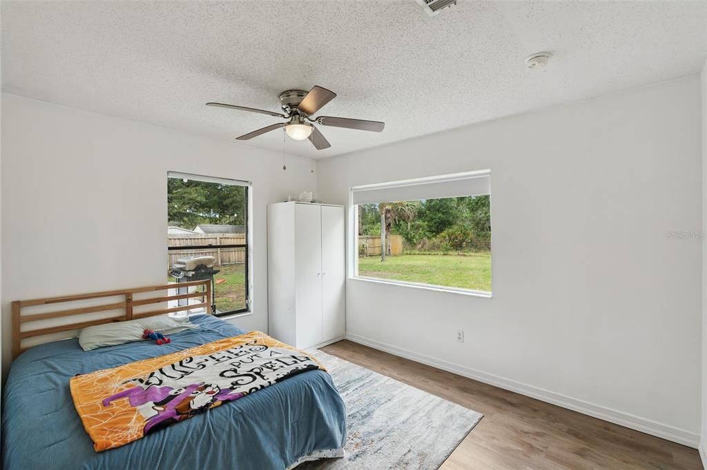 Activo con contrato: $410,000 (3 camas, 2 baños, 1718 Pies cuadrados)